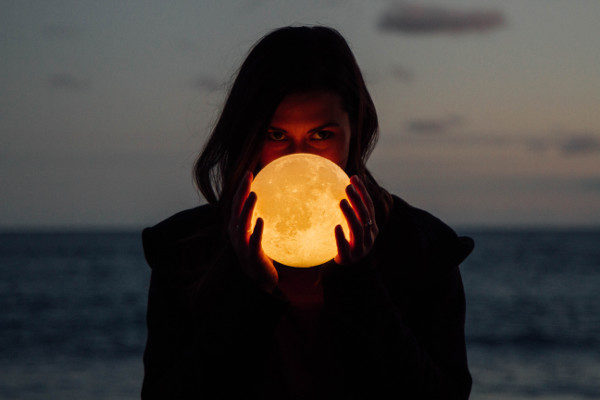 Anniversario allunaggio, la bellezza della luna