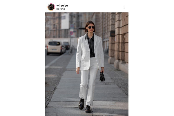 Pantaloni con spacco