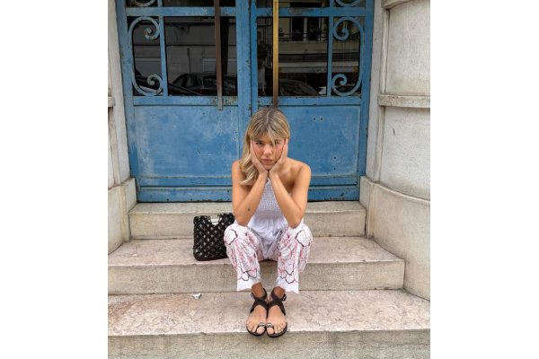 Toe ring sandals